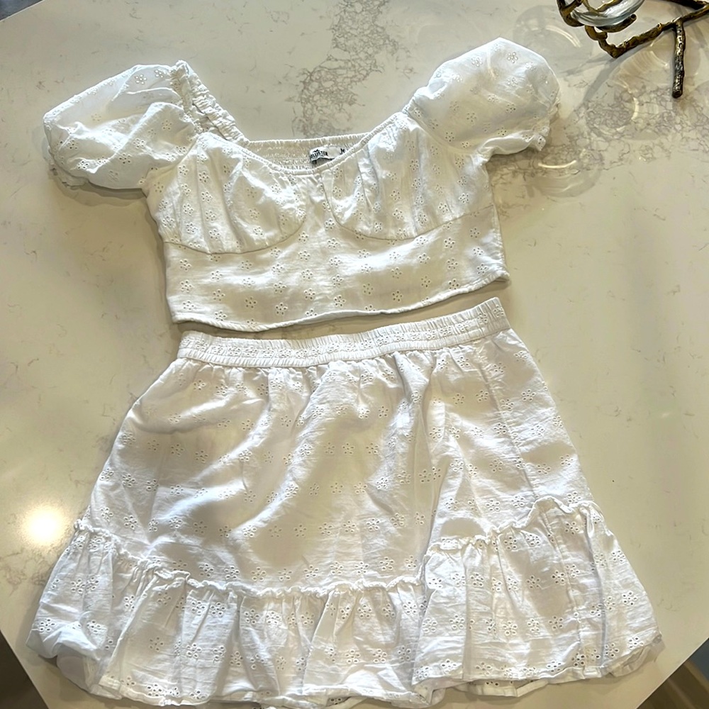 White set . Skirt and crop top.